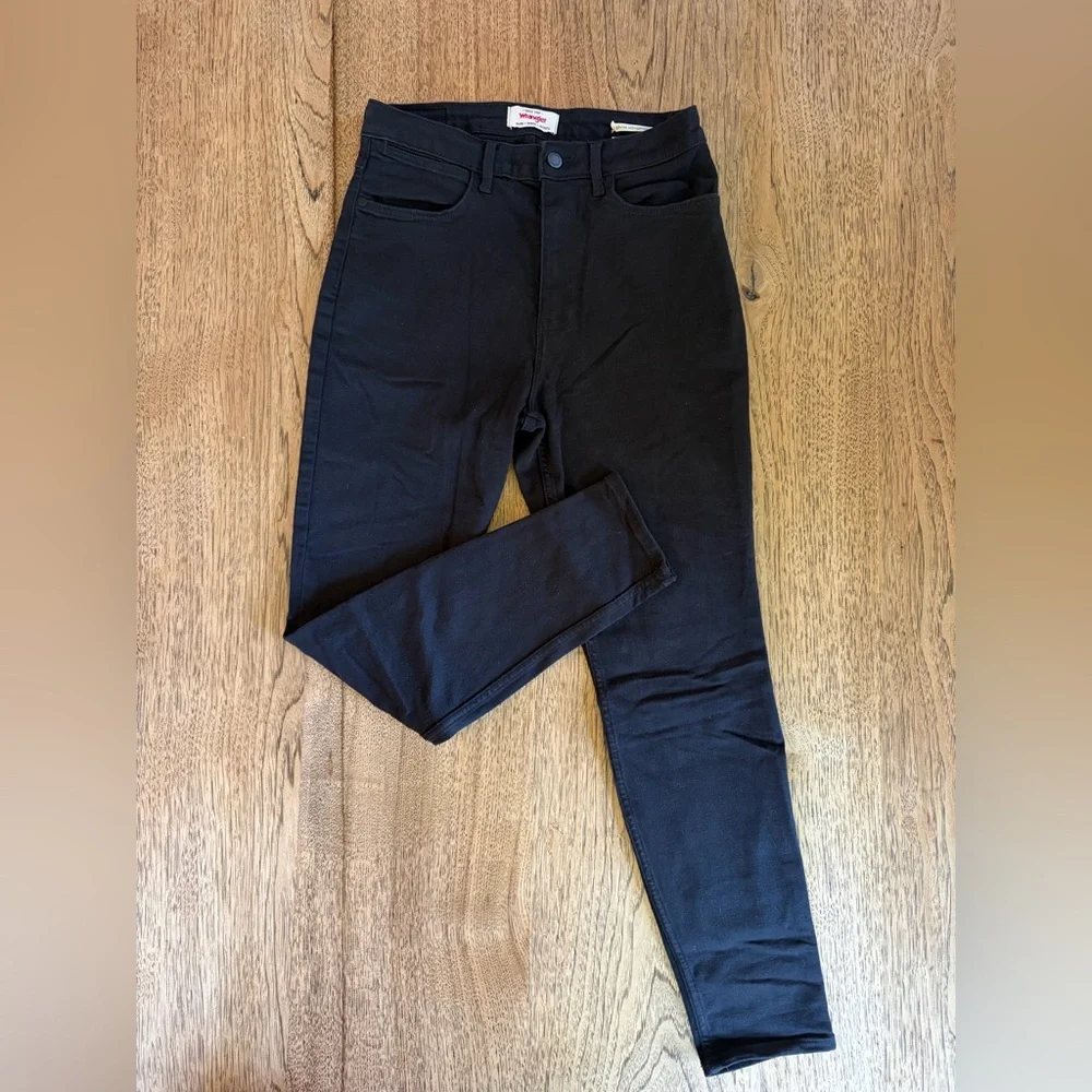 Wrangler High Rise Jeans - Picture 2 of 3